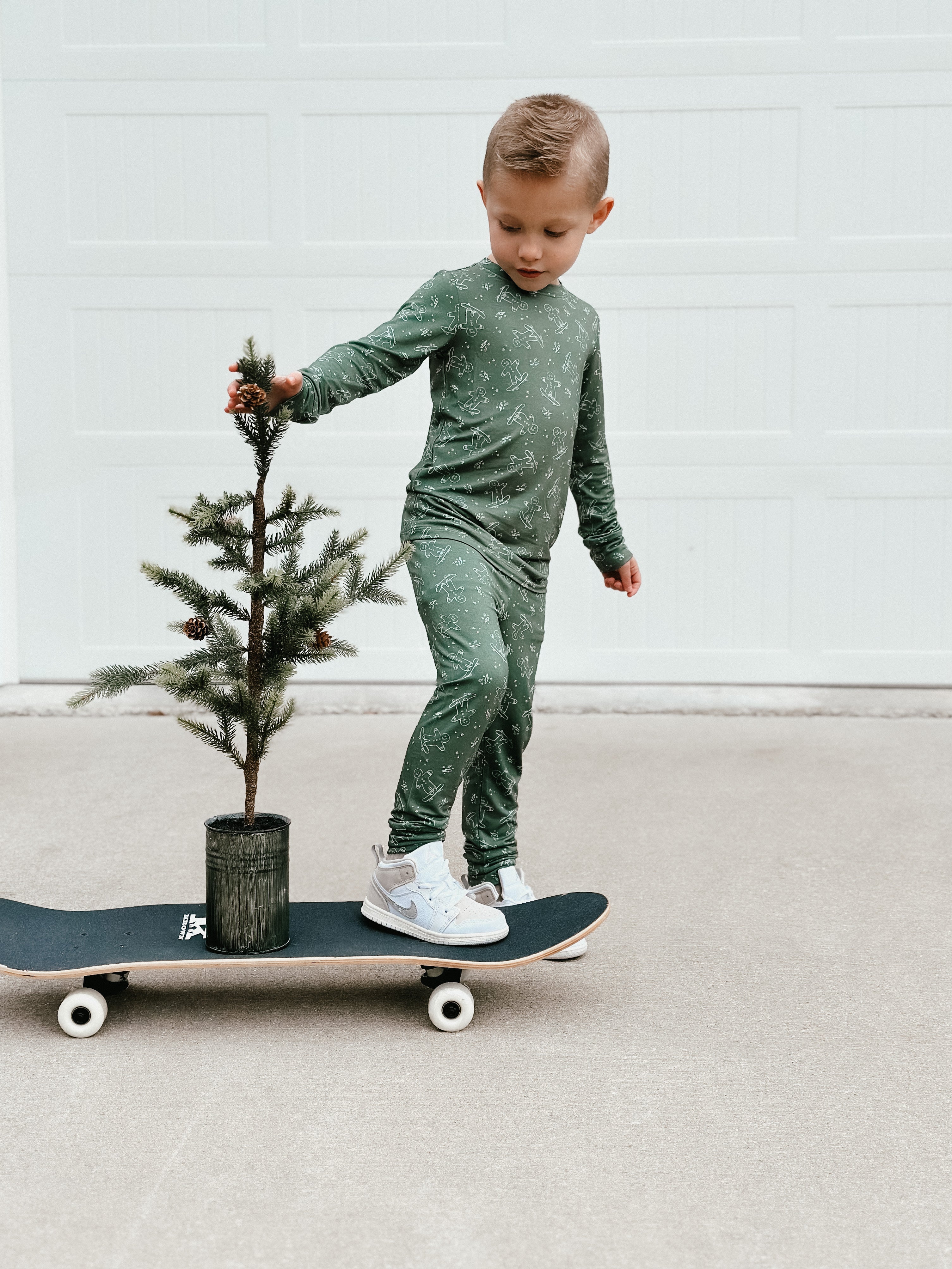 Skater Gingerbread Man Two Piece Set