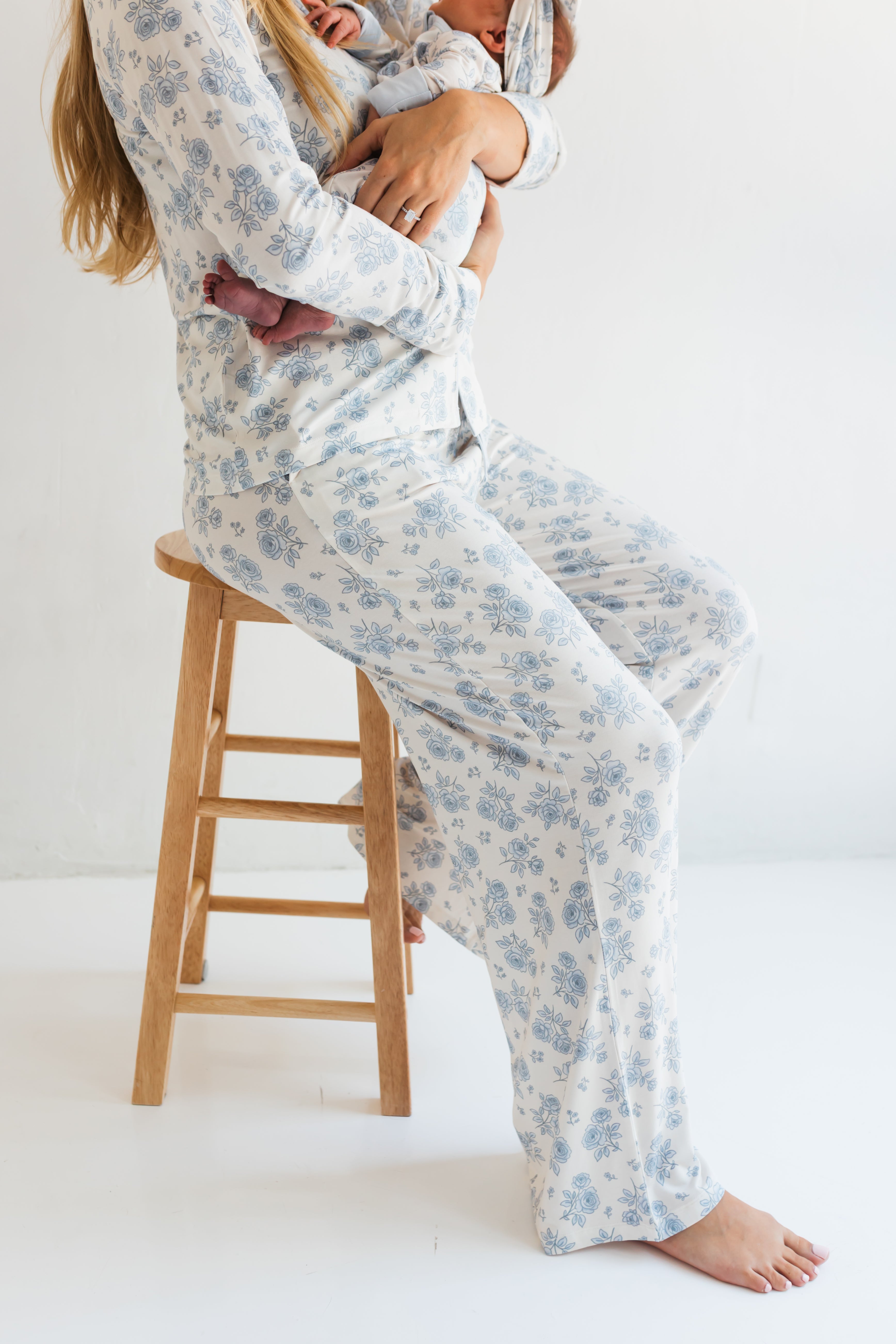 Blue Rose Garden Women's Set