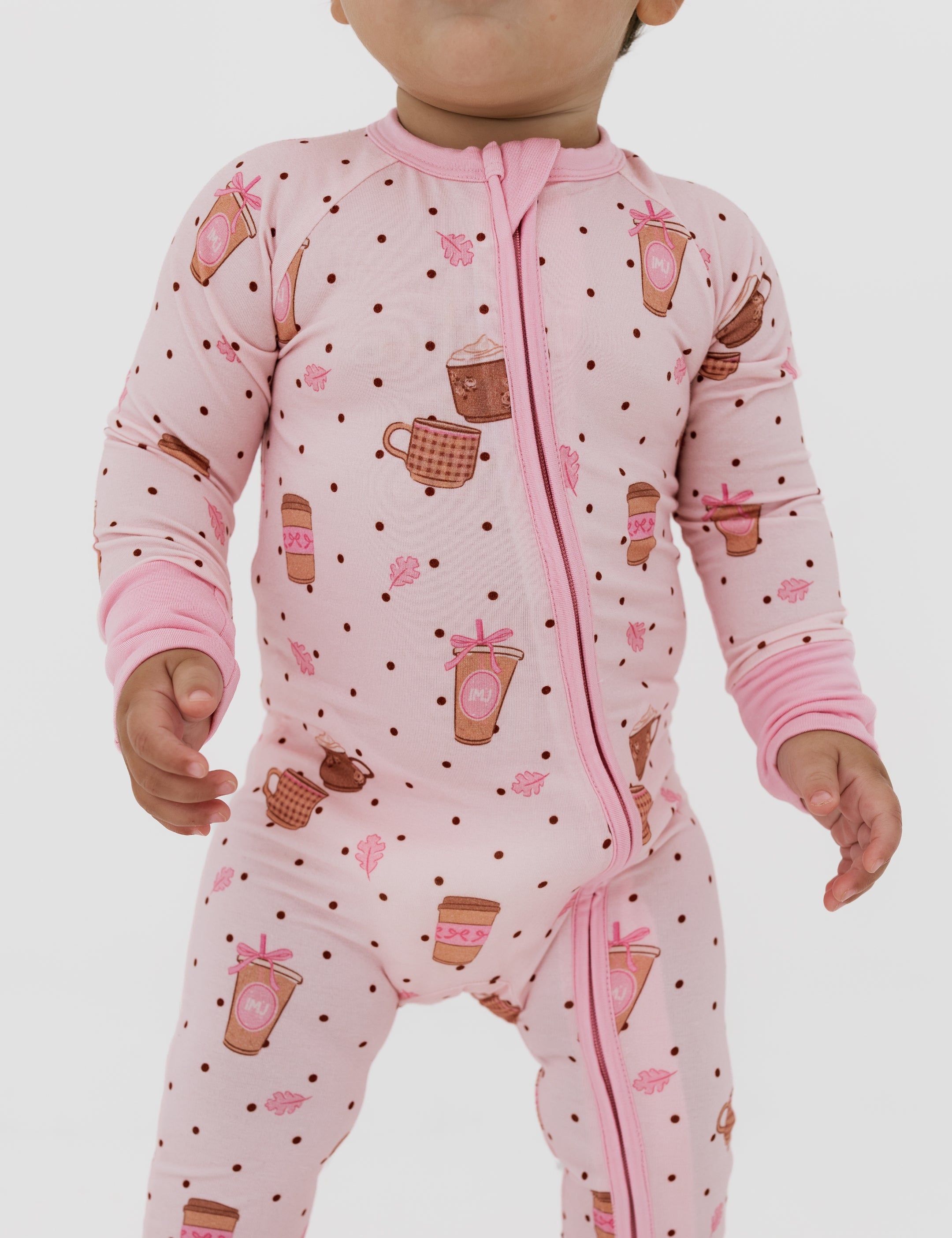 PDP-CozyCoffeeClub-Zipper2_2x_f8297151-d7c4-4a64-8d14-ea5c4d1f4812.jpg
