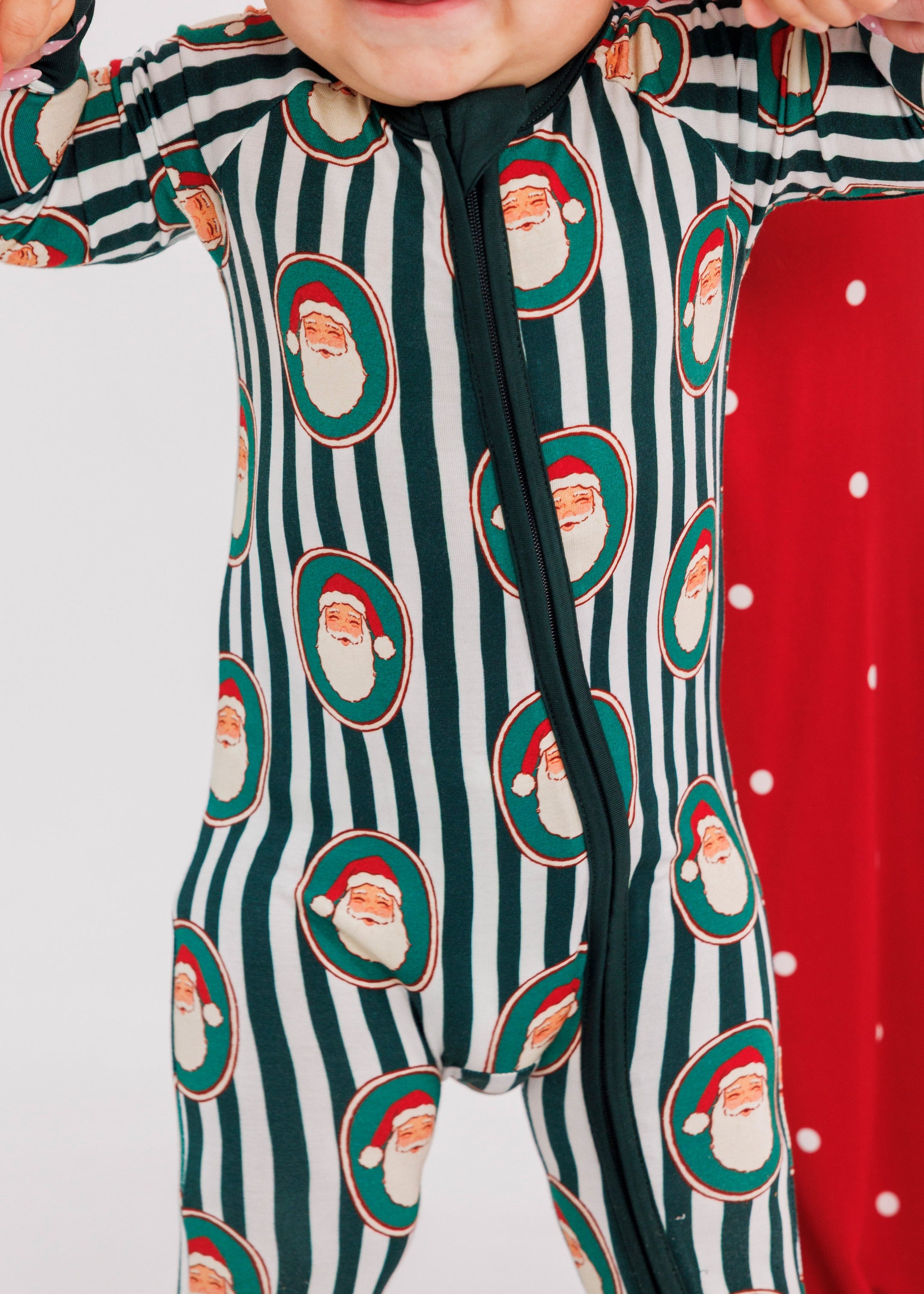 PDP-GreenSanta-Zipper-2_2x_3978a2b0-57c8-4e81-a493-6ba0f31119e2.jpg