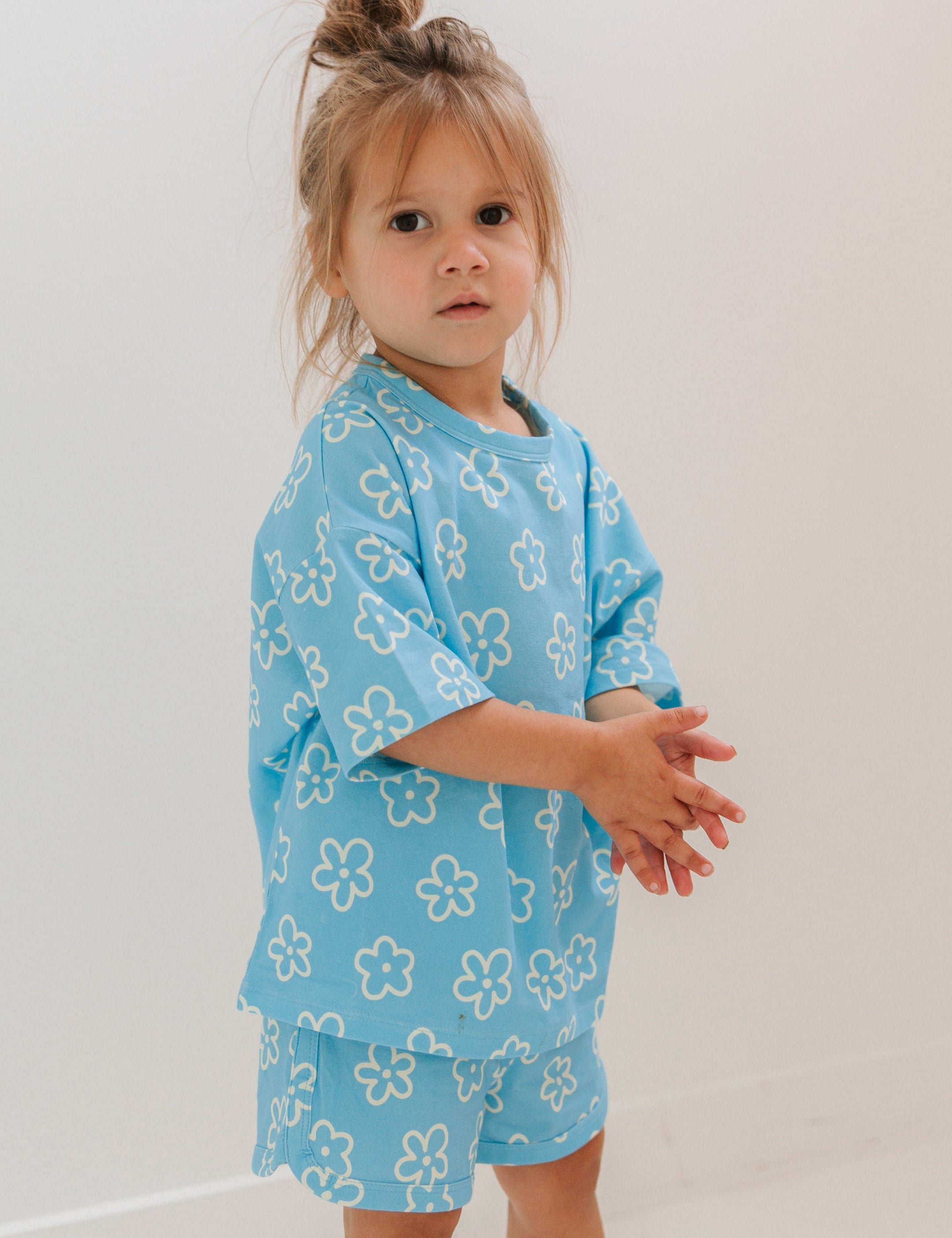 PDP-KL-BlueYellowFlower-Daywear-1_2x_99153a0a-20a5-4e9e-a230-09ef921a2c56.jpg
