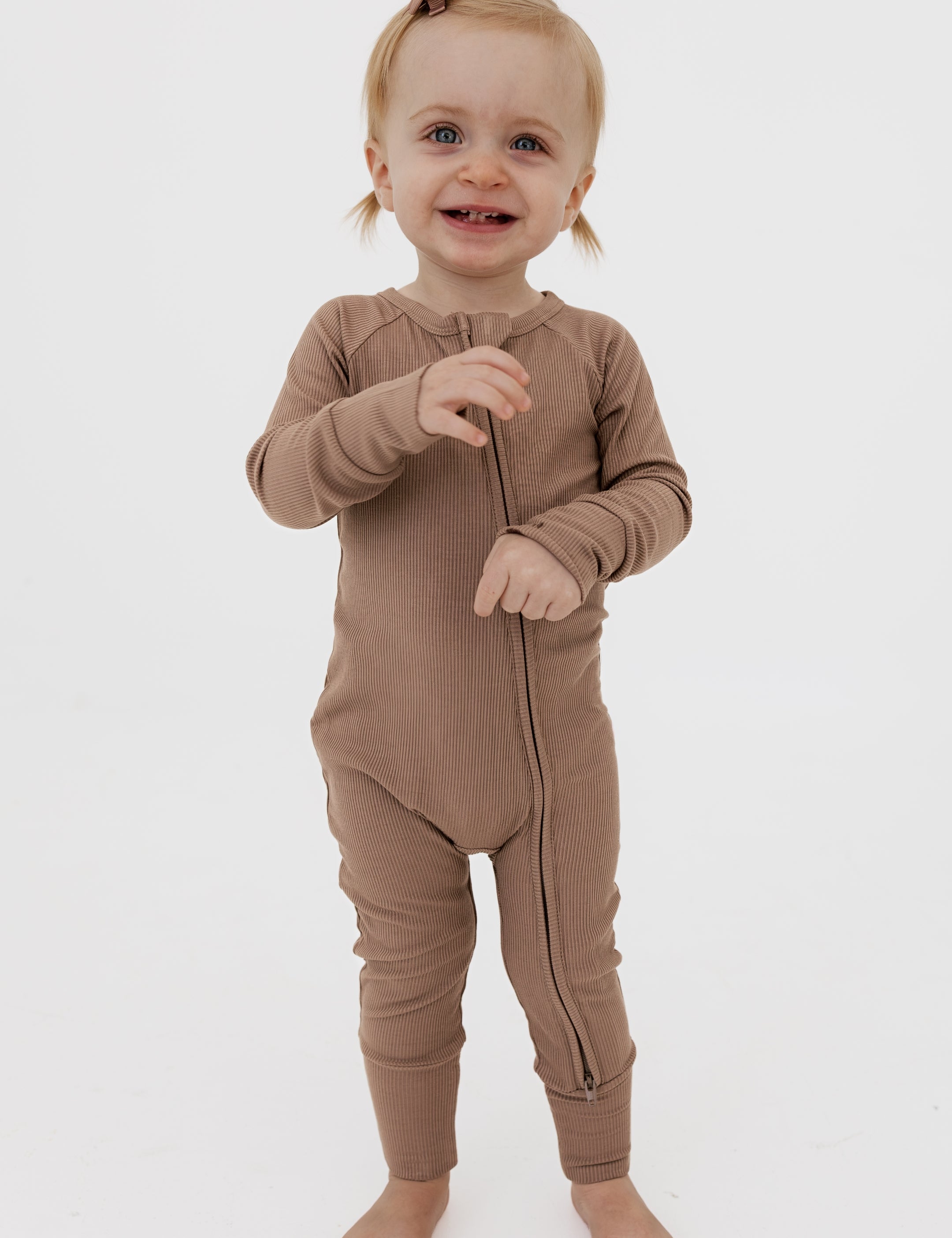 PDP-MadisonBrown-Zipper1_2x_bcccd100-3de6-4add-88a8-d7f003162c20.jpg