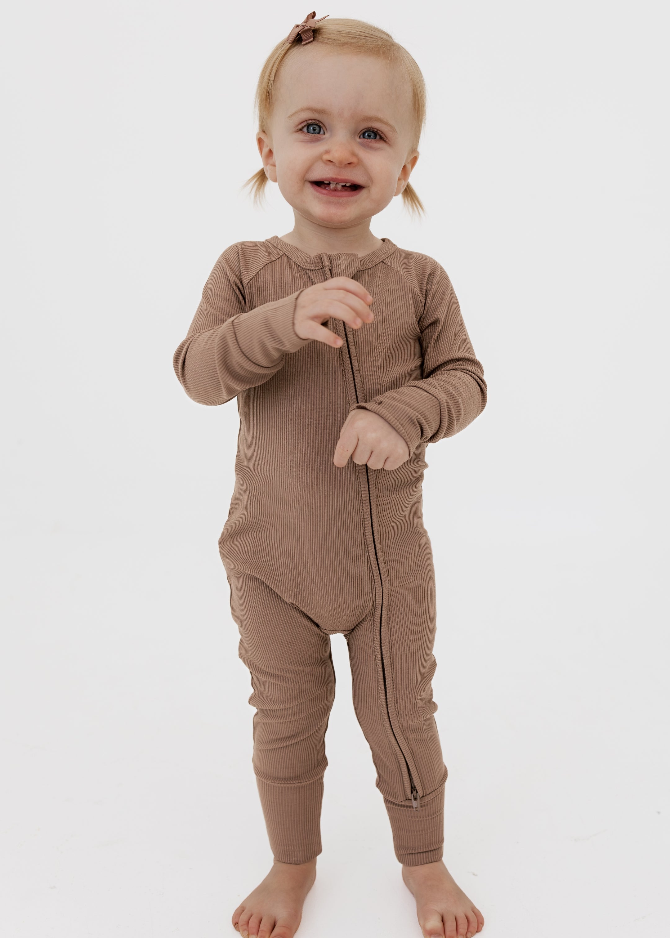 PDP-MadisonBrown-Zipper1_2x_bcccd100-3de6-4add-88a8-d7f003162c20.jpg