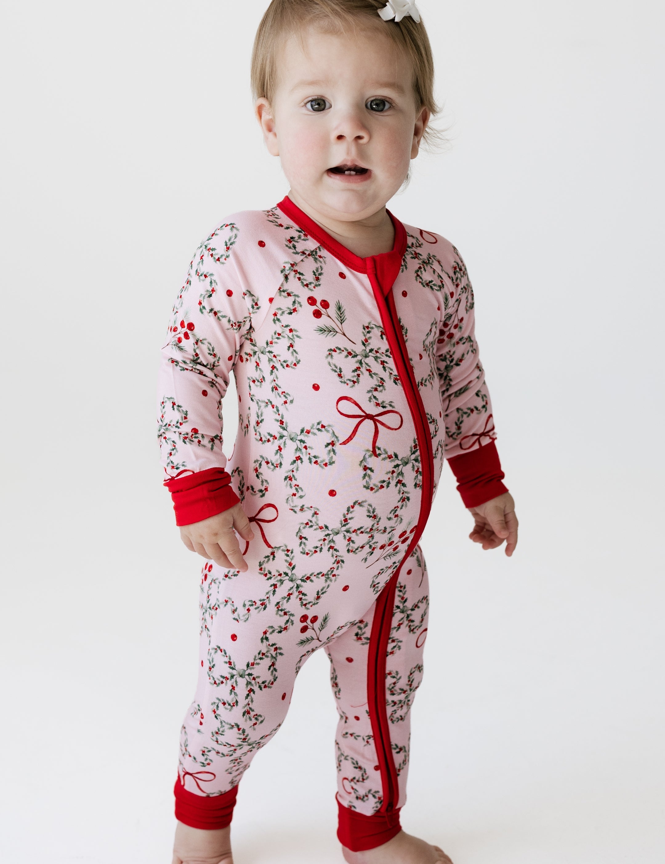 PDP-MistletoeBows-Zipper-1_2x_f8425387-8a27-4d4f-957c-8398a50ae7a8.jpg