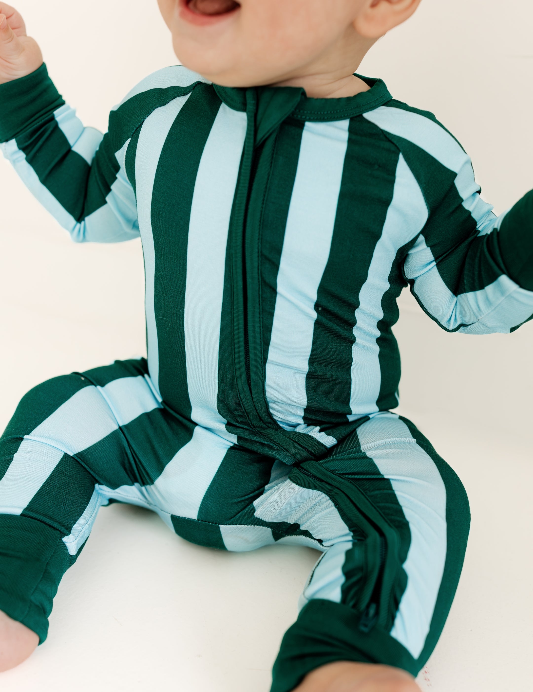 PDP-NashStripe-Zipper-2_2x_8d720e8c-d257-4a0e-be05-e6a0cd80e90e.jpg