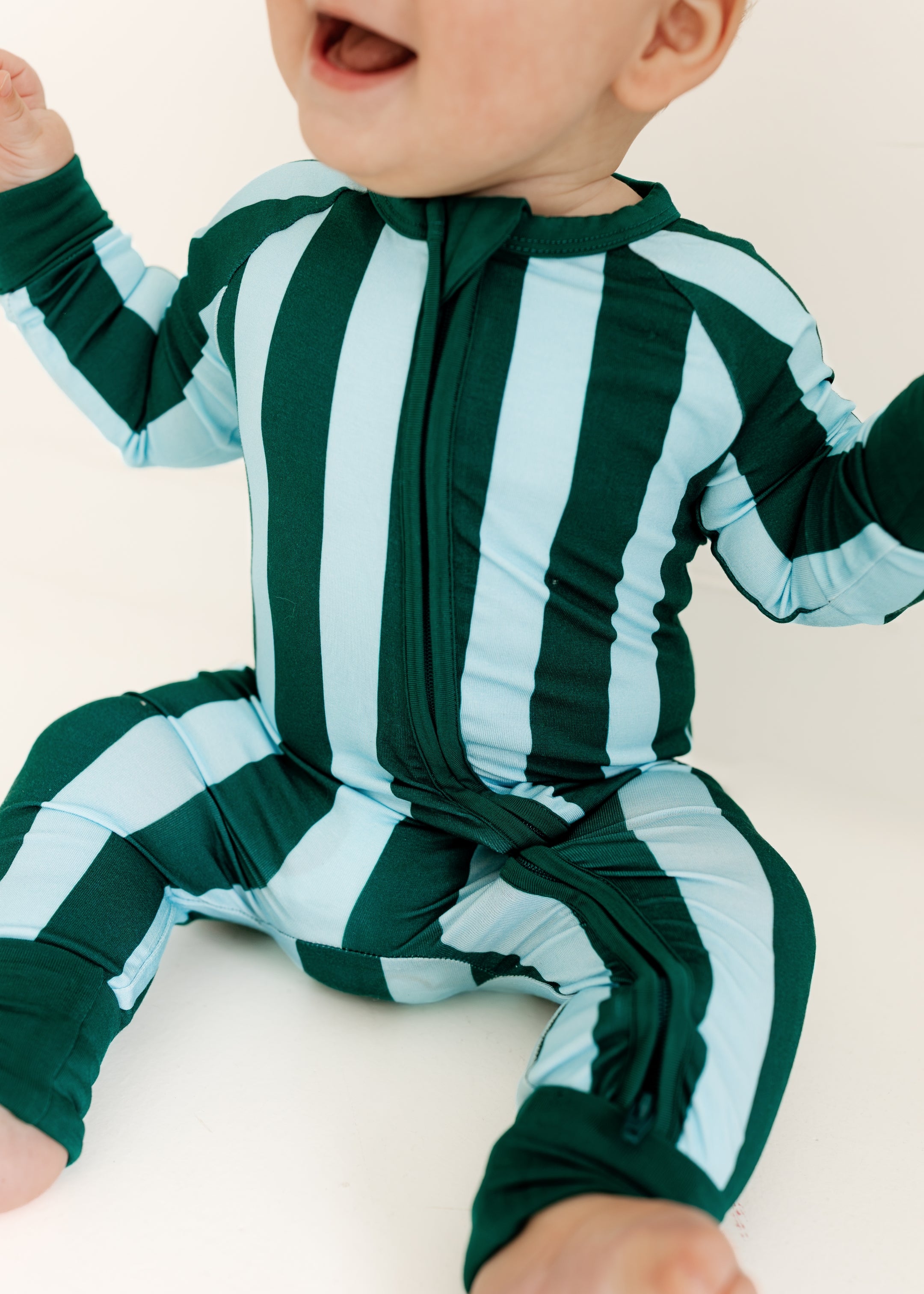 PDP-NashStripe-Zipper-2_2x_8d720e8c-d257-4a0e-be05-e6a0cd80e90e.jpg