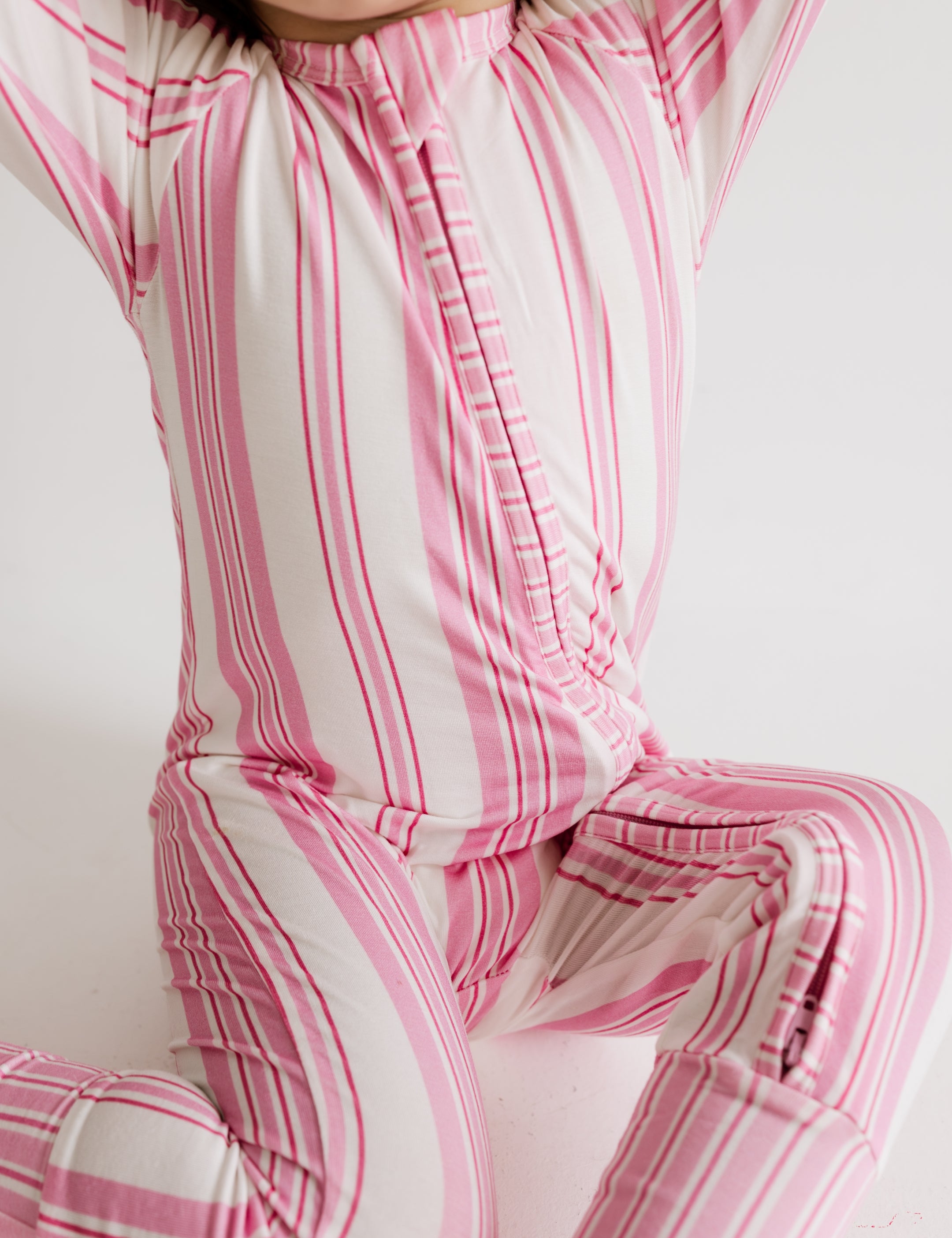 PDP-PeonyStripe-Zipper-2_2x_4acb1fd5-cff1-4e2a-b372-11c86bc1cb87.jpg
