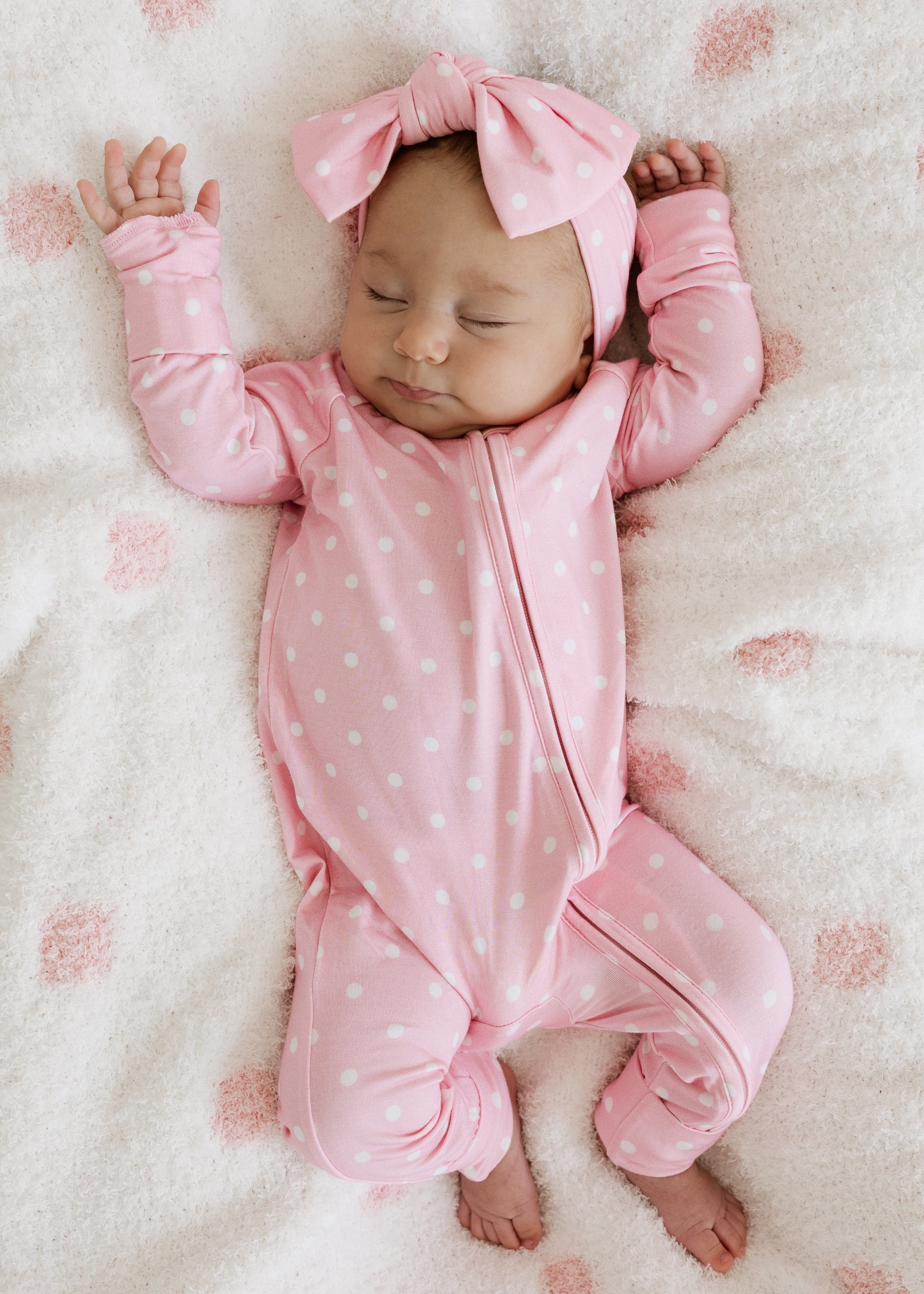 PDP-PinkWhitePolkaDot-Zipper-1_2x_bbac3f24-9926-4520-9d81-06d2de578d5b.jpg