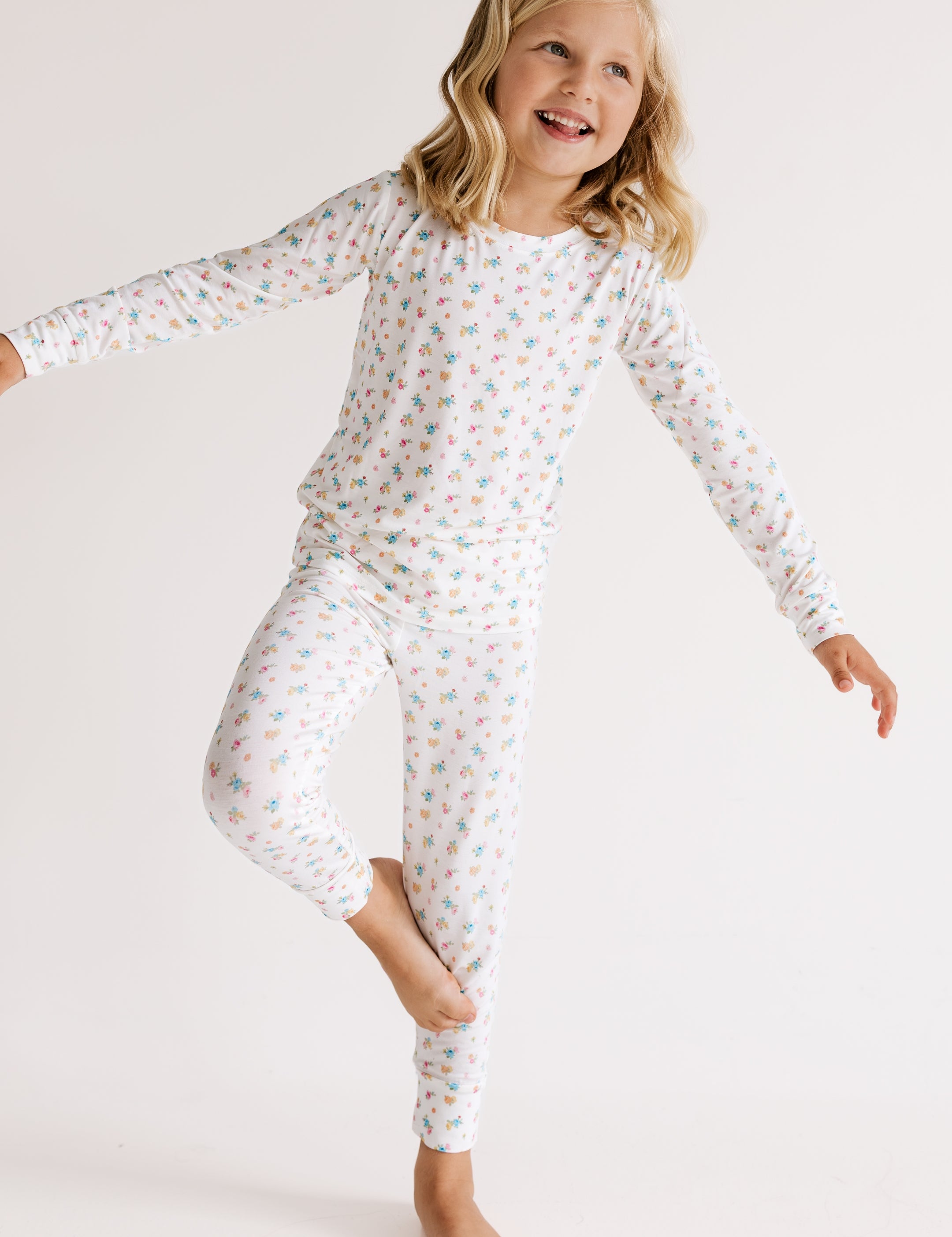 PDP-PoppyWhite-TwoPiece-1_2x_9e9baea3-0a45-4636-9dc0-47df96dde0c4.jpg