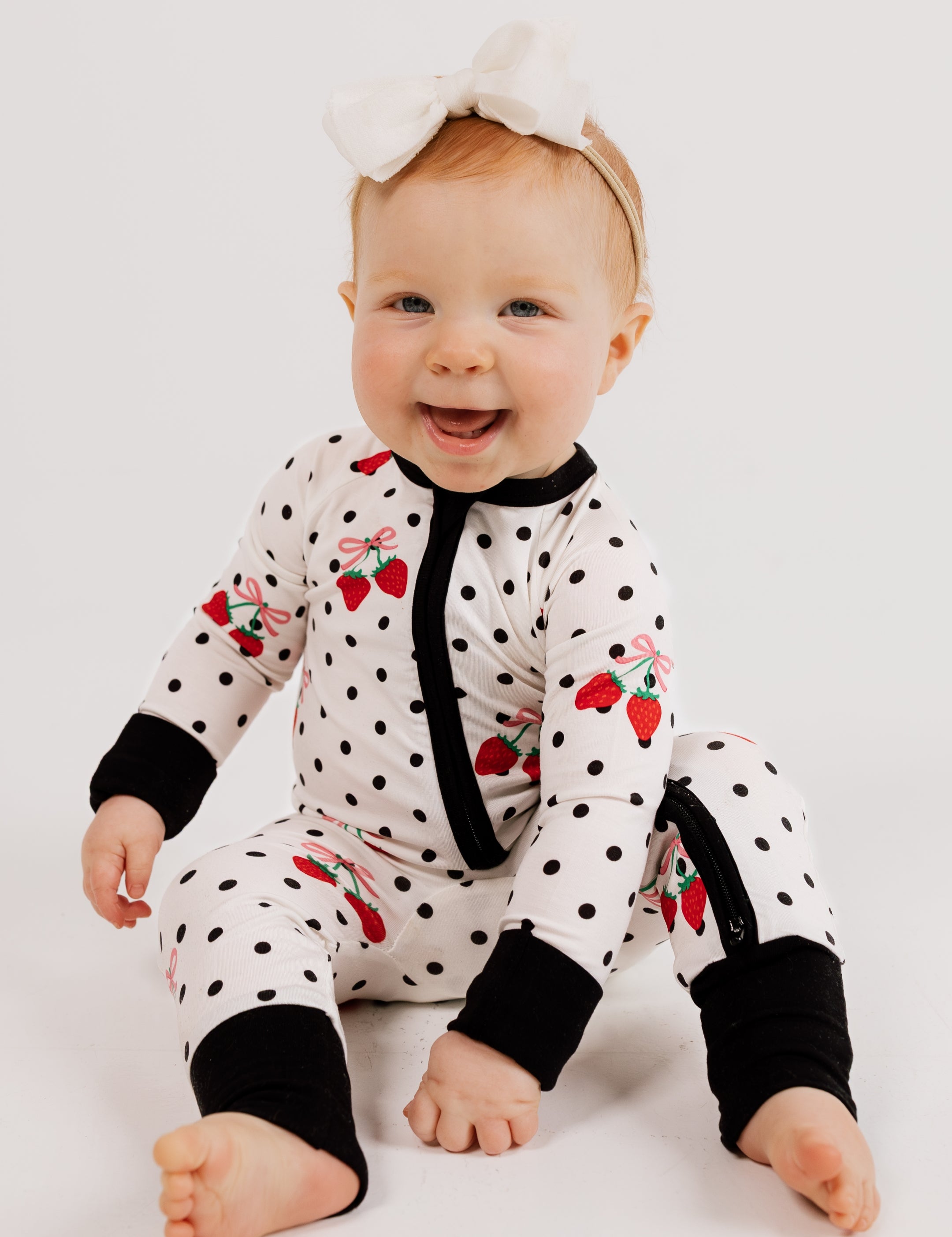 PDP-StrawberryPolkaDot-Zipper-2_2x_a636402a-60c7-47b9-81ea-5cb077425f8e.jpg
