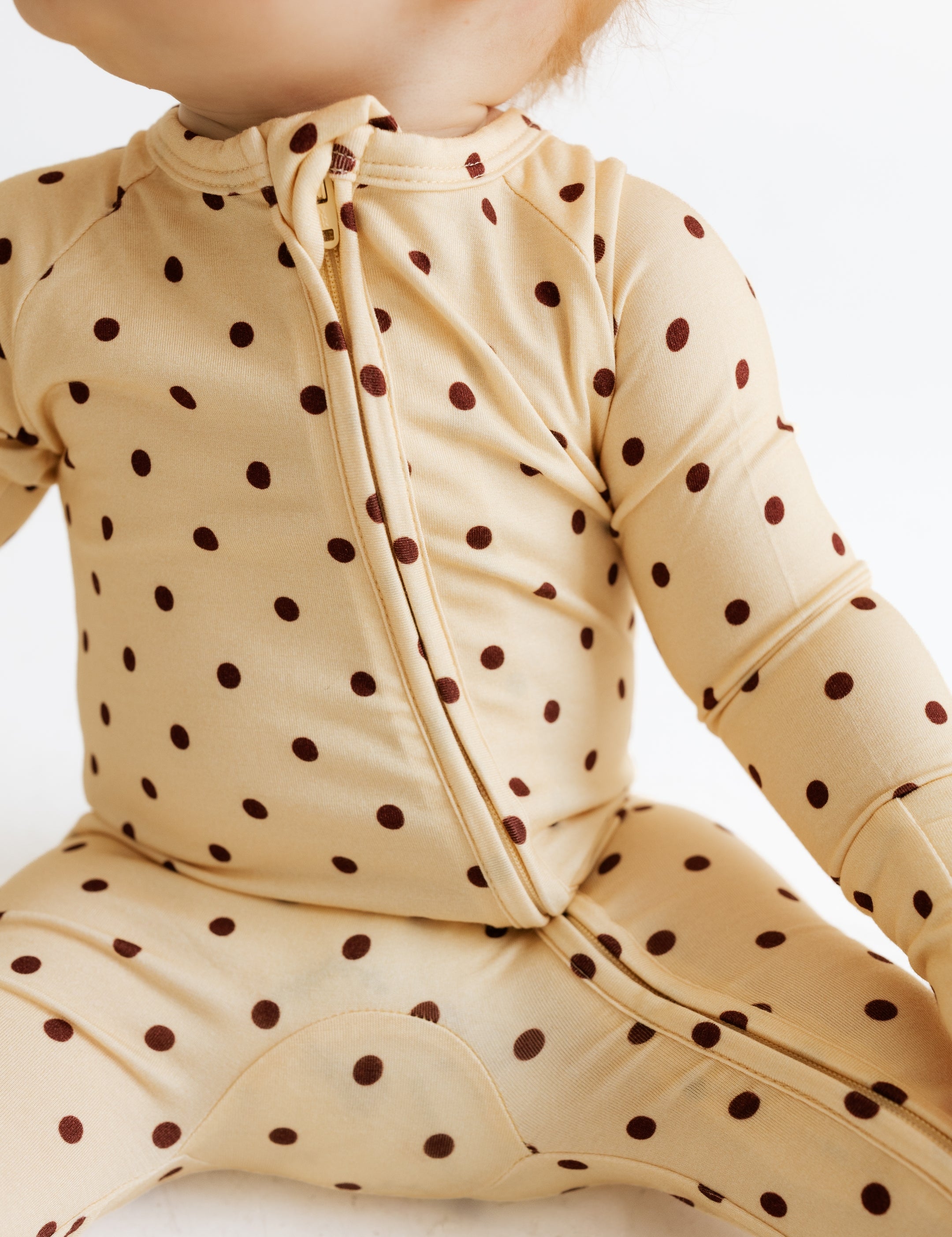 PDP-YellowBrownPolkaDot-Zipper-2_2x_68716bbe-ba04-40a6-8620-0ccf77555ea7.jpg